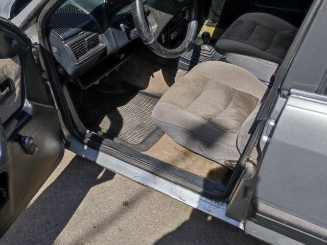 Серый Ауди 100, объемом двигателя 1.8 л и пробегом 370 тыс. км за 1200 $, фото 5 на Automoto.ua