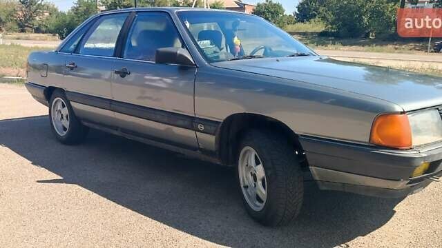 Серый Ауди 100, объемом двигателя 1.8 л и пробегом 213 тыс. км за 1650 $, фото 4 на Automoto.ua