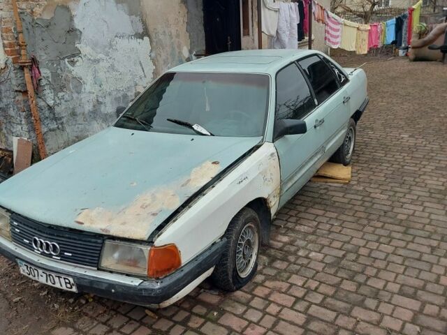 Серый Ауди 100, объемом двигателя 1.8 л и пробегом 120 тыс. км за 100 $, фото 1 на Automoto.ua