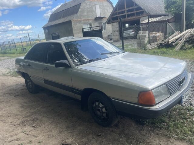 Серый Ауди 100, объемом двигателя 1.8 л и пробегом 300 тыс. км за 907 $, фото 1 на Automoto.ua