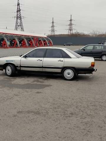 Серый Ауди 100, объемом двигателя 2.2 л и пробегом 400 тыс. км за 1600 $, фото 4 на Automoto.ua