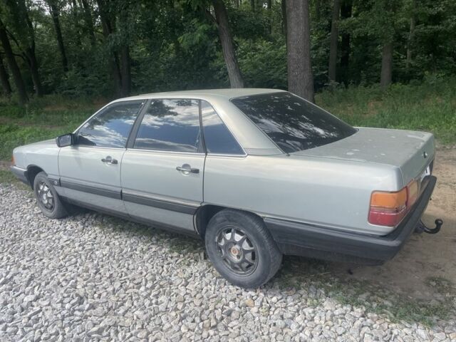 Серый Ауди 100, объемом двигателя 1.8 л и пробегом 300 тыс. км за 907 $, фото 3 на Automoto.ua
