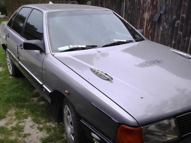 Сірий Ауді 100, об'ємом двигуна 2 л та пробігом 500 тис. км за 1100 $, фото 2 на Automoto.ua