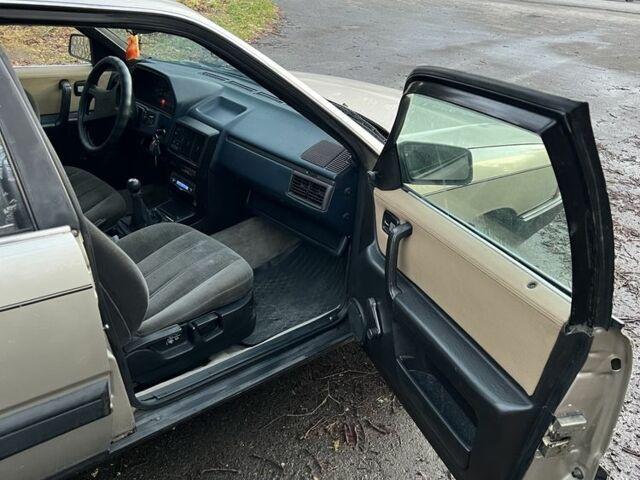 Серый Ауди 100, объемом двигателя 2 л и пробегом 300 тыс. км за 1850 $, фото 11 на Automoto.ua