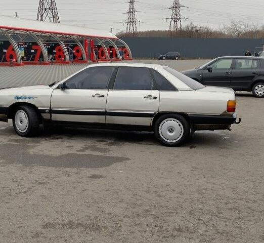 Серый Ауди 100, объемом двигателя 0 л и пробегом 400 тыс. км за 1600 $, фото 5 на Automoto.ua