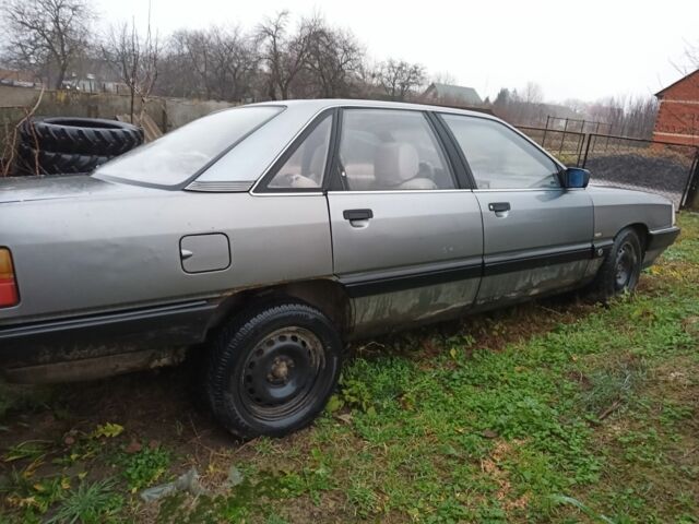 Серый Ауди 100, объемом двигателя 1.8 л и пробегом 215 тыс. км за 898 $, фото 1 на Automoto.ua
