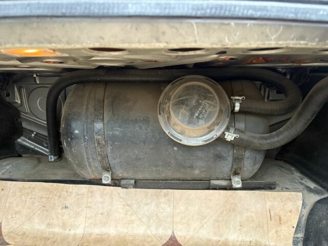 Серый Ауди 100, объемом двигателя 2.2 л и пробегом 400 тыс. км за 1500 $, фото 3 на Automoto.ua