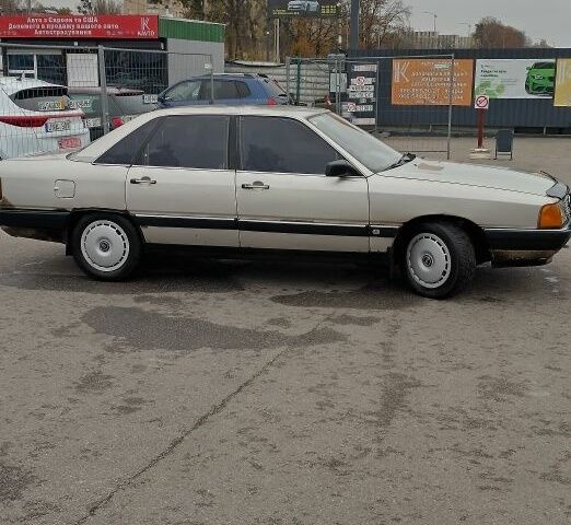 Серый Ауди 100, объемом двигателя 0 л и пробегом 400 тыс. км за 1600 $, фото 2 на Automoto.ua