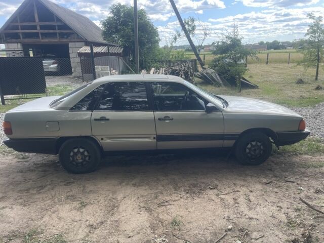 Серый Ауди 100, объемом двигателя 1.8 л и пробегом 300 тыс. км за 907 $, фото 5 на Automoto.ua