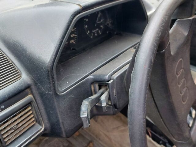 Серый Ауди 100, объемом двигателя 1.8 л и пробегом 120 тыс. км за 100 $, фото 2 на Automoto.ua