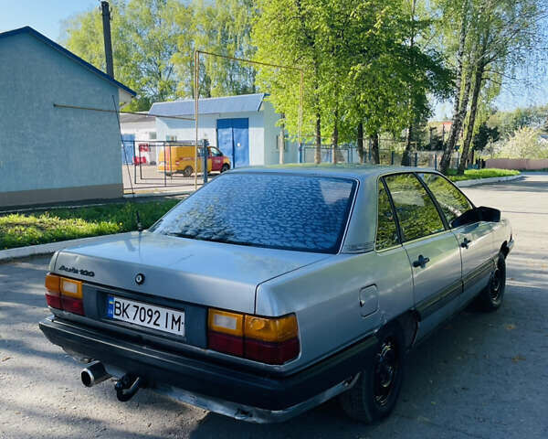 Серый Ауди 100, объемом двигателя 1.8 л и пробегом 234 тыс. км за 1100 $, фото 5 на Automoto.ua