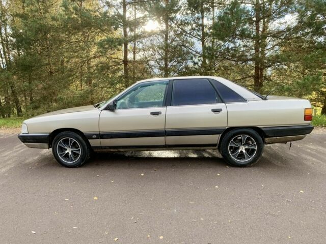 Серый Ауди 100, объемом двигателя 2.3 л и пробегом 400 тыс. км за 1400 $, фото 3 на Automoto.ua