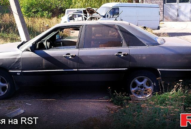 Ауді 100 1988 у Бобринце на Automoto.ua Сірий Ауді 100, об'ємом двигуна 2.2 л та пробігом 0 тис. км за 600 $, фото 1 на Automoto.ua