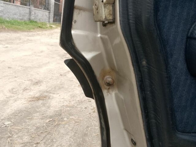 Серый Ауди 100, объемом двигателя 2 л и пробегом 263 тыс. км за 1600 $, фото 9 на Automoto.ua