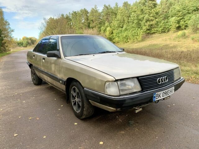 Серый Ауди 100, объемом двигателя 2.3 л и пробегом 400 тыс. км за 1400 $, фото 1 на Automoto.ua