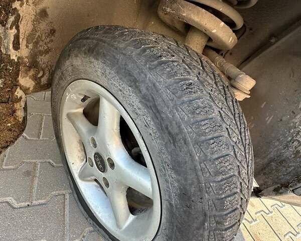 Серый Ауди 100, объемом двигателя 1.8 л и пробегом 300 тыс. км за 1099 $, фото 5 на Automoto.ua