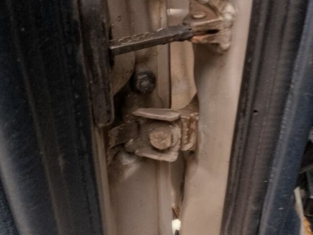 Серый Ауди 100, объемом двигателя 2 л и пробегом 263 тыс. км за 1600 $, фото 8 на Automoto.ua