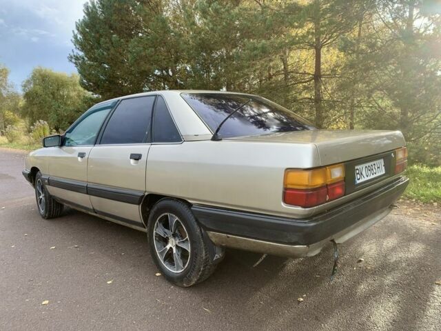 Серый Ауди 100, объемом двигателя 2.3 л и пробегом 400 тыс. км за 1400 $, фото 2 на Automoto.ua