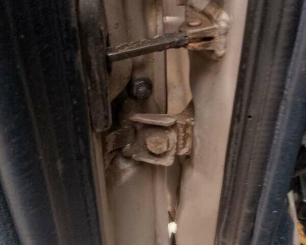 Серый Ауди 100, объемом двигателя 2 л и пробегом 263 тыс. км за 1600 $, фото 3 на Automoto.ua