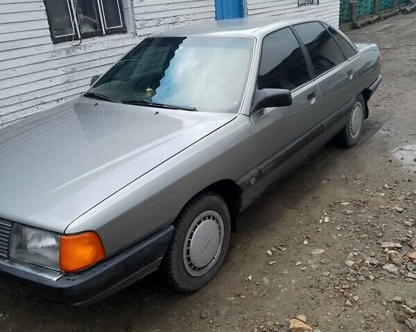 Серый Ауди 100, объемом двигателя 2 л и пробегом 350 тыс. км за 1500 $, фото 4 на Automoto.ua