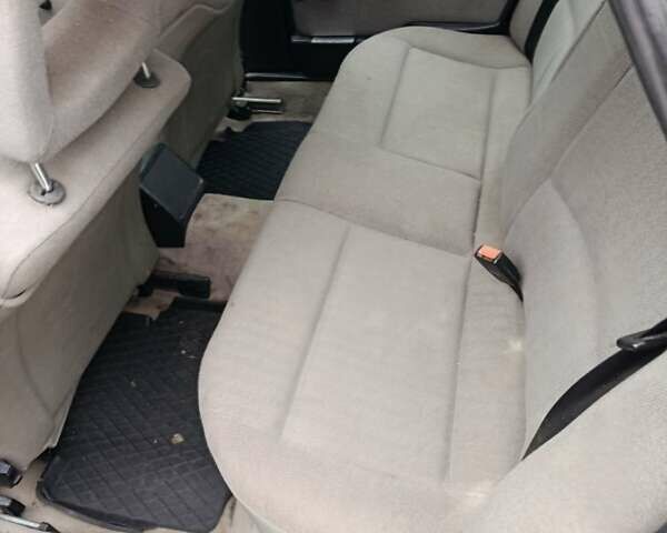 Сірий Ауді 100, об'ємом двигуна 2 л та пробігом 250 тис. км за 1650 $, фото 3 на Automoto.ua