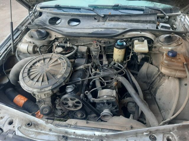 Серый Ауди 100, объемом двигателя 1.8 л и пробегом 349 тыс. км за 1100 $, фото 4 на Automoto.ua