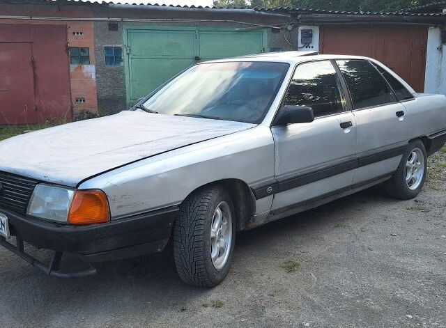 Сірий Ауді 100, об'ємом двигуна 2 л та пробігом 400 тис. км за 900 $, фото 4 на Automoto.ua