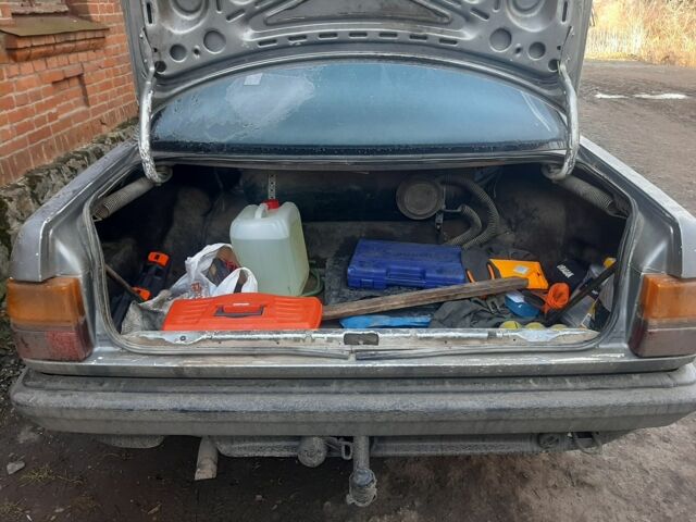 Серый Ауди 100, объемом двигателя 1.8 л и пробегом 349 тыс. км за 1100 $, фото 2 на Automoto.ua