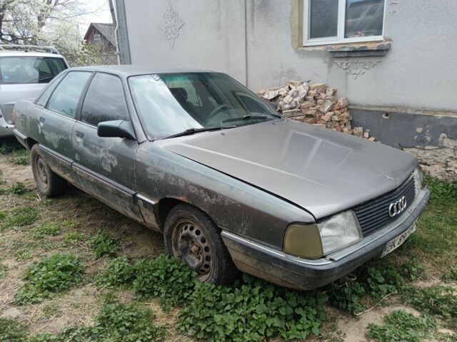 Серый Ауди 100, объемом двигателя 2 л и пробегом 370 тыс. км за 650 $, фото 3 на Automoto.ua