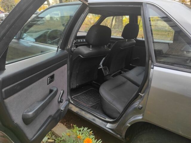 Серый Ауди 100, объемом двигателя 2.3 л и пробегом 350 тыс. км за 2500 $, фото 9 на Automoto.ua