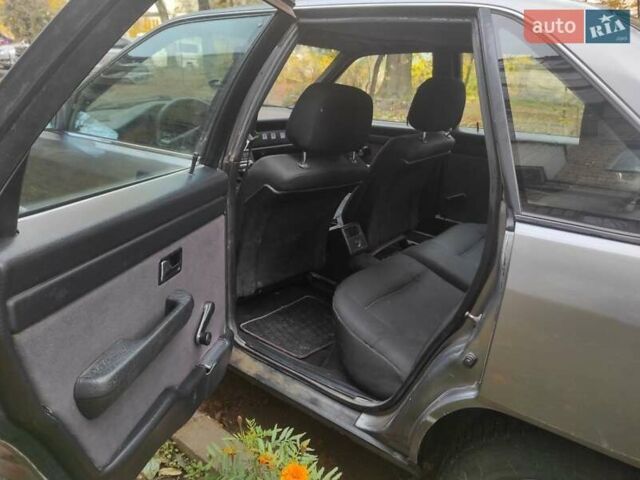 Серый Ауди 100, объемом двигателя 2.3 л и пробегом 350 тыс. км за 2500 $, фото 8 на Automoto.ua