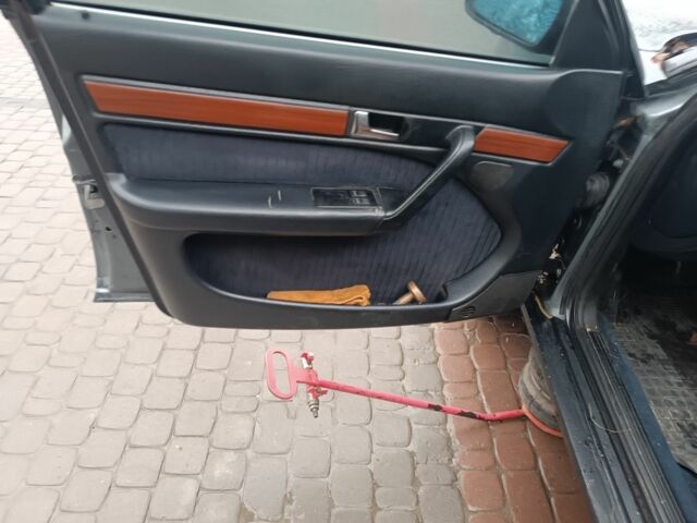 Серый Ауди 100, объемом двигателя 2.3 л и пробегом 350 тыс. км за 2200 $, фото 7 на Automoto.ua