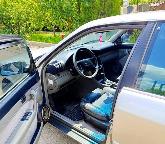 Серый Ауди 100, объемом двигателя 2.3 л и пробегом 351 тыс. км за 3350 $, фото 3 на Automoto.ua