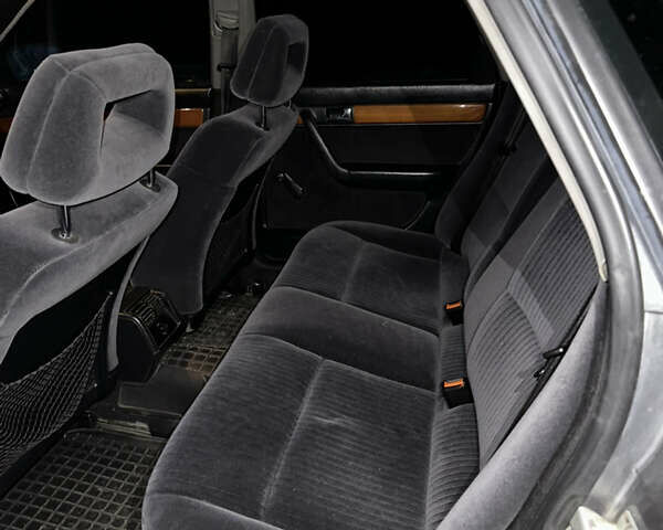 Серый Ауди 100, объемом двигателя 2.8 л и пробегом 422 тыс. км за 4500 $, фото 6 на Automoto.ua