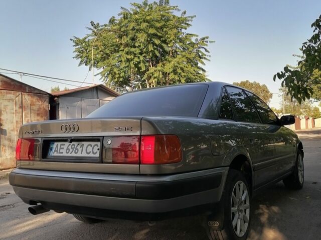 Серый Ауди 100, объемом двигателя 2.3 л и пробегом 340 тыс. км за 2600 $, фото 3 на Automoto.ua