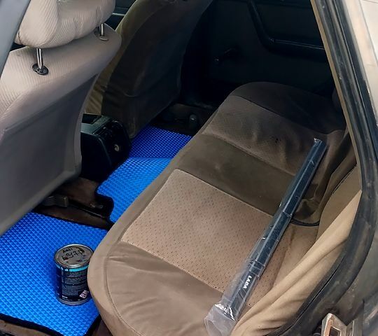 Серый Ауди 100, объемом двигателя 2.3 л и пробегом 0 тыс. км за 1800 $, фото 4 на Automoto.ua