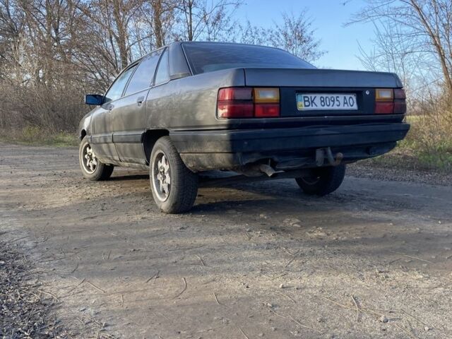 Серый Ауди 100, объемом двигателя 2 л и пробегом 400 тыс. км за 1450 $, фото 3 на Automoto.ua