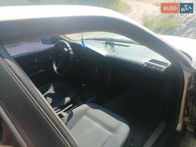 Серый Ауди 100, объемом двигателя 1.98 л и пробегом 25 тыс. км за 2000 $, фото 4 на Automoto.ua