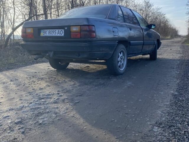 Серый Ауди 100, объемом двигателя 2 л и пробегом 400 тыс. км за 1450 $, фото 2 на Automoto.ua