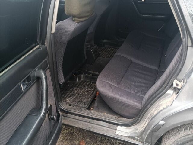 Сірий Ауді 100, об'ємом двигуна 2.5 л та пробігом 500 тис. км за 3700 $, фото 4 на Automoto.ua