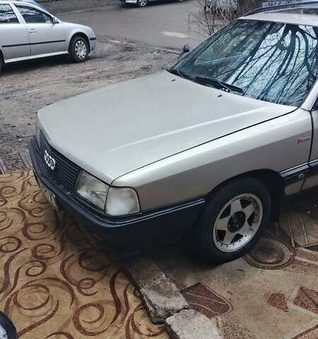 Серый Ауди 100, объемом двигателя 2.02 л и пробегом 200 тыс. км за 2300 $, фото 1 на Automoto.ua