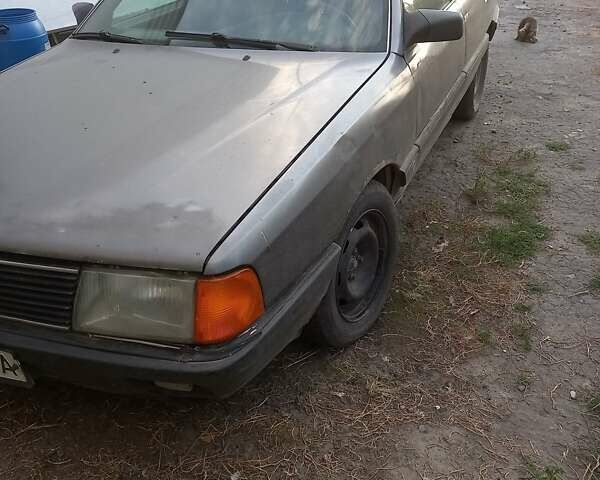 Серый Ауди 100, объемом двигателя 2.3 л и пробегом 300 тыс. км за 900 $, фото 4 на Automoto.ua