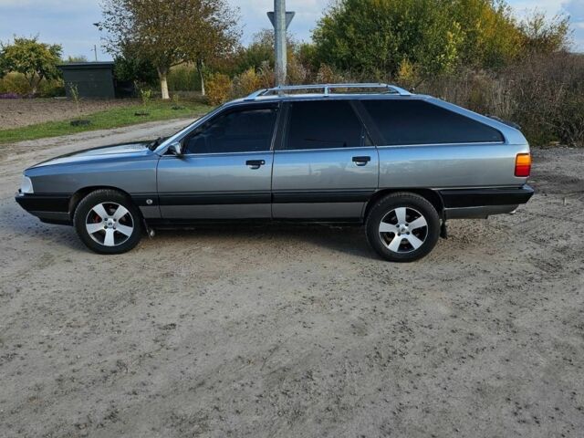 Ауді 100 1990 у Володимир-Волинський на Automoto.ua Сірий Ауді 100, об'ємом двигуна 2 л та пробігом 480 тис. км за 3499 $, фото 1 на Automoto.ua