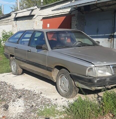 Серый Ауди 100, объемом двигателя 1.8 л и пробегом 200 тыс. км за 1200 $, фото 1 на Automoto.ua