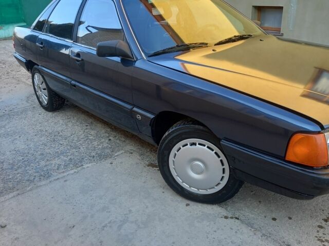 Синий Ауди 100, объемом двигателя 1.8 л и пробегом 348 тыс. км за 1850 $, фото 6 на Automoto.ua