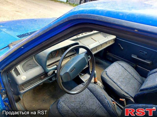 Синий Ауди 100, объемом двигателя 1.6 л и пробегом 300 тыс. км за 1000 $, фото 2 на Automoto.ua