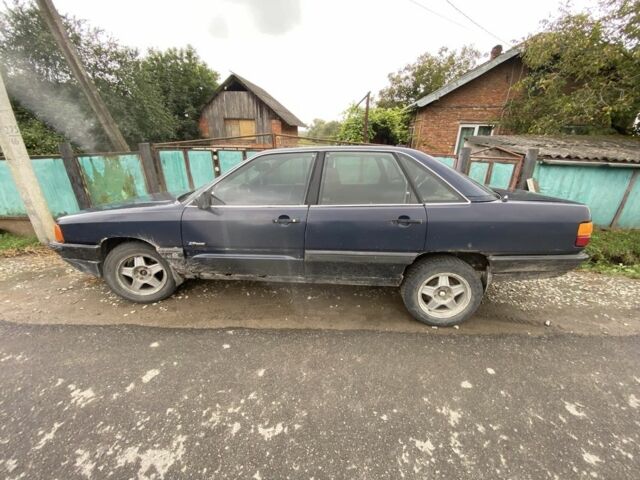 Синий Ауди 100, объемом двигателя 1.8 л и пробегом 300 тыс. км за 600 $, фото 2 на Automoto.ua