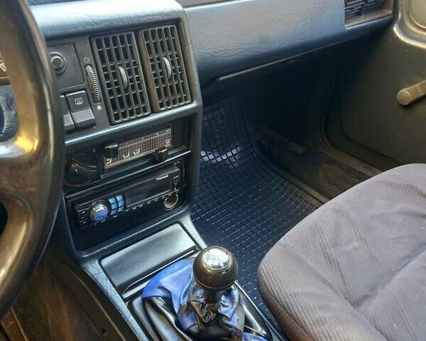 Синий Ауди 100, объемом двигателя 1.8 л и пробегом 350 тыс. км за 1750 $, фото 5 на Automoto.ua