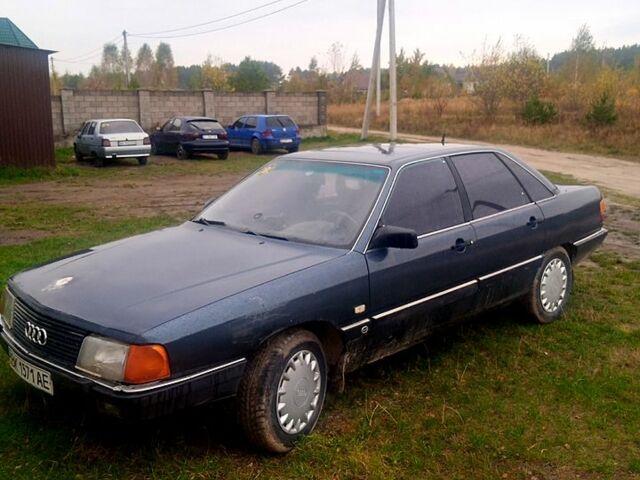 Синій Ауді 100, об'ємом двигуна 2 л та пробігом 400 тис. км за 750 $, фото 3 на Automoto.ua