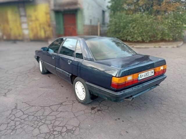 Синий Ауди 100, объемом двигателя 2.3 л и пробегом 300 тыс. км за 899 $, фото 2 на Automoto.ua